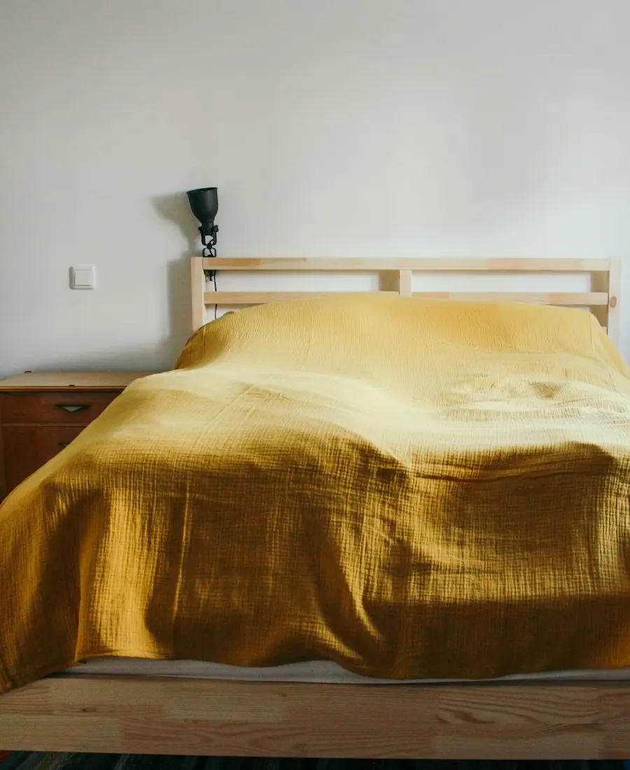 Ibiza, Mustard yellow